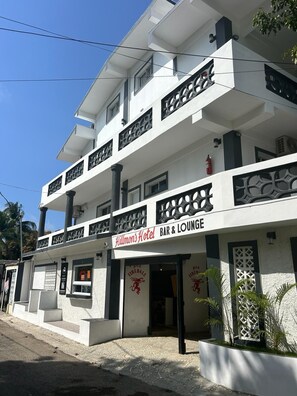 Front of property - HILLMON'S HOTEL BAR & LOUNGE (Sosúa)