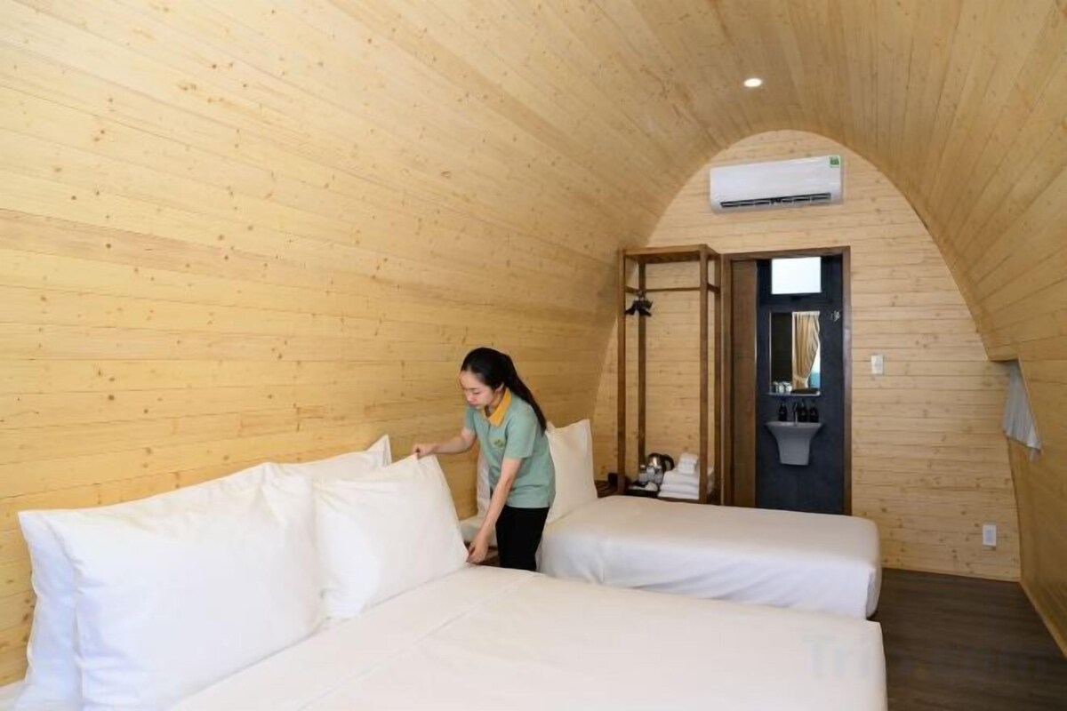 WiFi (free), bed sheets
