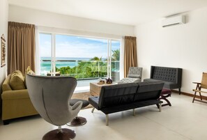 Suíte superluxo, 1 cama King, sacada, vista para o mar | Roupas de cama de algodão egípcio, roupas de cama premium