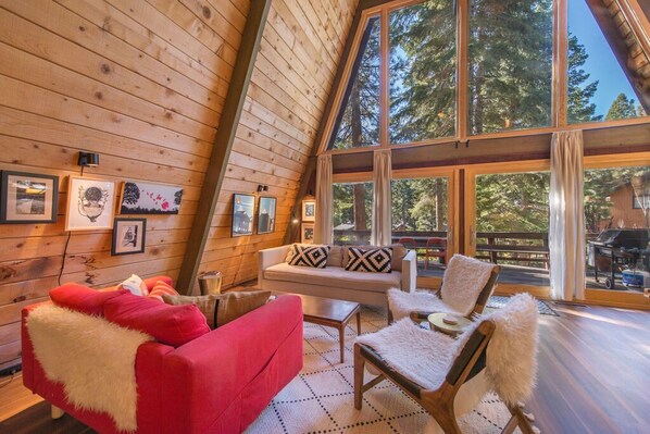 TV - A Frame of Mind- filtered lake views, a large deck area, and only a short drive to shores of Tahoe (Tahoe City)