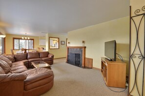 TV, fireplace, DVD player, offices - Dollar Point Mammoth- Single Story, Close to Beach (Tahoe City)