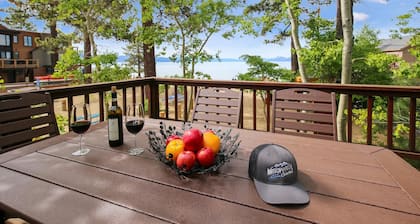Nearly ON the Beach, Lake/Mountain Views-Whitecaps Lakefront Lookout