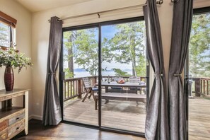 Dining - Nearly ON the Beach, Lake/Mountain Views-Whitecaps Lakefront Lookout (Kings Beach)