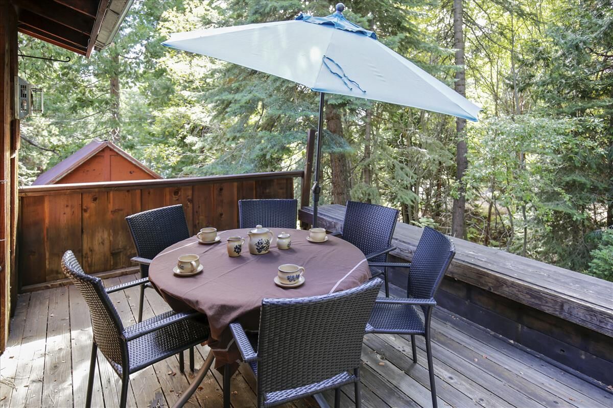 Walk to Beach & Tahoe City Restaurants, Hot Tub, Dogs Ok- Fairway Retreat