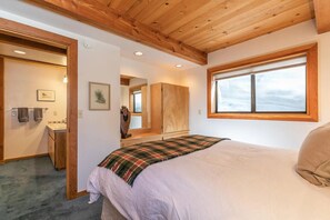 3 habitaciones, tabla de planchar con plancha, wifi y ropa de cama