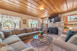 TV, fireplace