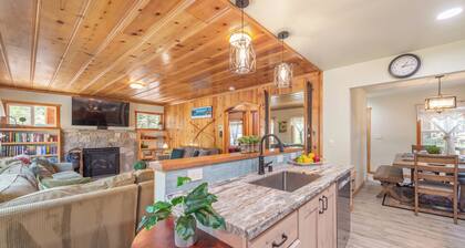 Walk to Beach and Town, Dogs OK, Cozy Fireplace, -Steelhead Mountain Retreat