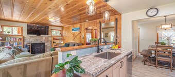 Walk to Beach and Town, Dogs OK, Cozy Fireplace, -Steelhead Mountain Retreat