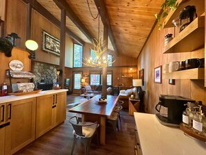 Interior - Short Walk to Beach, Newly Decorated, Short Drive to Shops & Restaurants~Agate Family (Carnelian Bay)