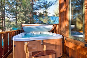 Outdoor spa tub