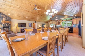 Dining - Hot Tub, Sleeps 10, Outfitted Deck -Tahoe Cedar Lakeview Lodge (Carnelian Bay)