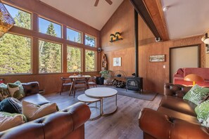 TV, fireplace, stereo