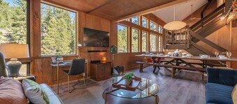 1970s Alpine Chalet, "Bearadise" backs to creek, dog friendly, sleeps 14+
