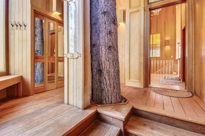 Interior - HOA  w/ Pools & Hot Tubs, Dogs Ok- Northstar On The Course (Truckee)