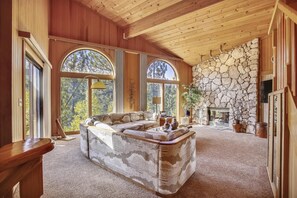 TV, fireplace, stereo - HOA  w/ Pools & Hot Tubs, Dogs Ok- Northstar On The Course (Truckee)