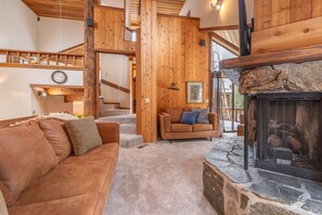 TV, fireplace, stereo - Alpine Getaway - N. Lake Tahoe, Hot Tub, Mountain Views (Alpine Meadows)