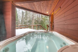 Outdoor spa tub - Alpine Getaway - N. Lake Tahoe, Hot Tub, Mountain Views (Alpine Meadows)