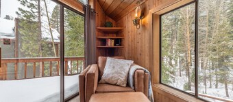 Alpine Getaway - N. Lake Tahoe, Hot Tub, Mountain Views