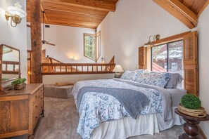 3 bedrooms, WiFi - Alpine Getaway - N. Lake Tahoe, Hot Tub, Mountain Views (Alpine Meadows)
