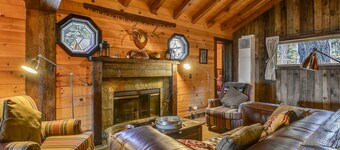 Dogs OK, Hot Tub, Lake View- Belle's Bungalow