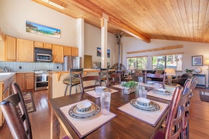 Dining - Overlook Cabin, Good View, Walk to Tahoe City, Wood Stove (Tahoe City)