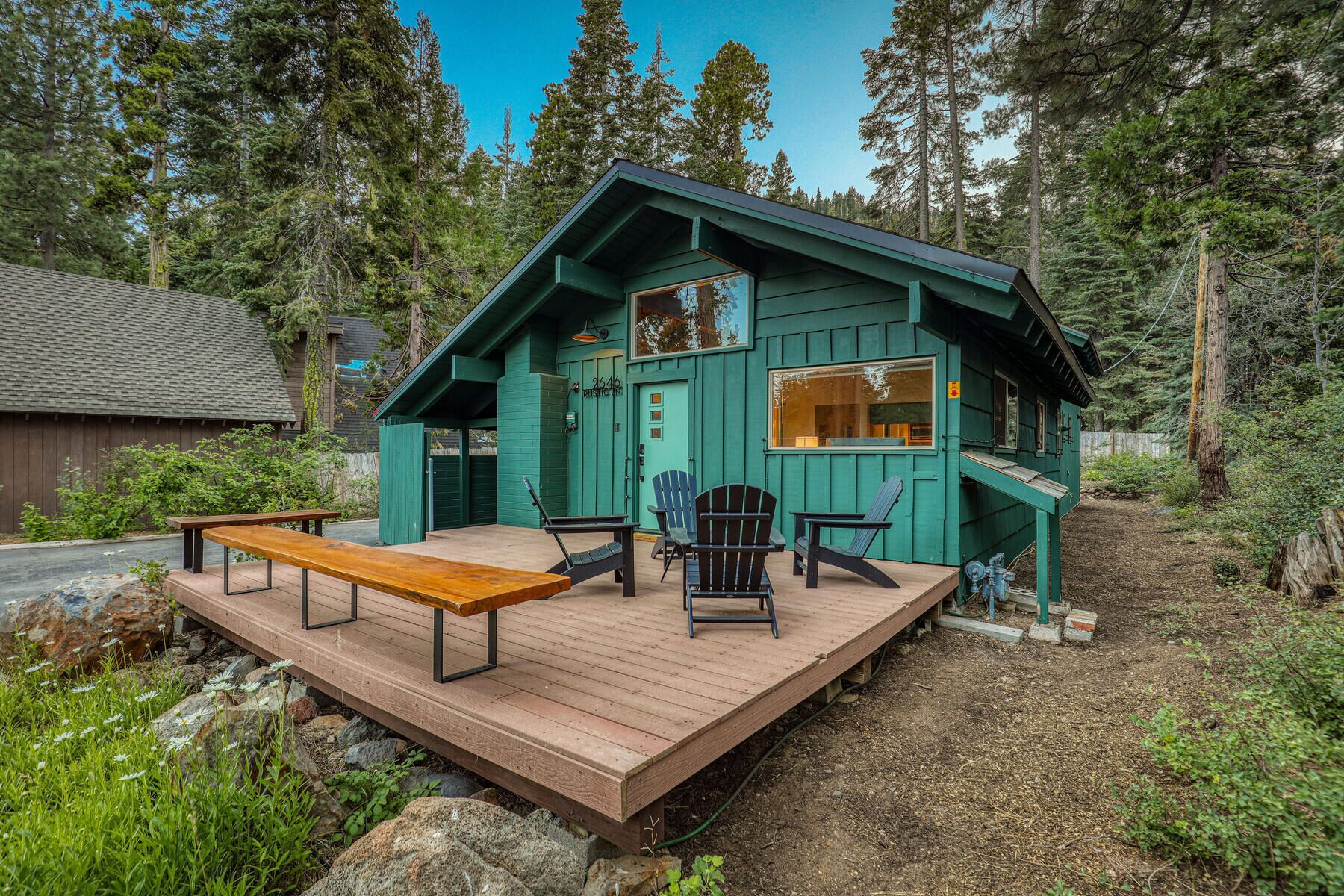 Walk to beach, Dogs Welcome, 3br, 3ba - Emerald Pine Cabin