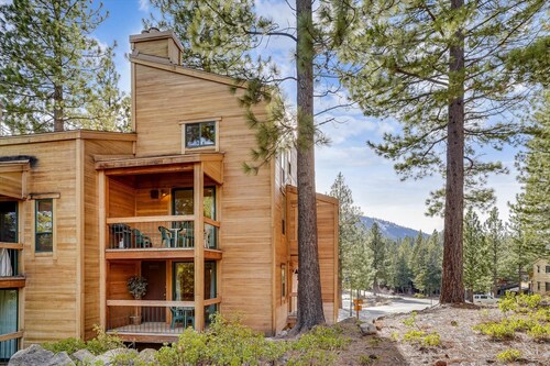Stay in Northstar,  Ski Shuttle, Hot Tub- Out of Bounds