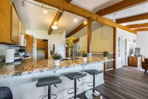 Fridge, microwave, oven, stovetop - Lake View, Short Drive to Beach, Pool Table, Dogs Ok- Kings Beach Lookout (Kings Beach)