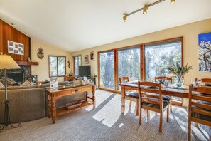 TV, fireplace, DVD player, stereo