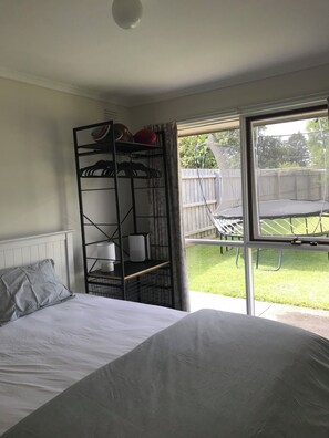 3 bedrooms, iron/ironing board, bed sheets