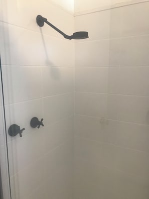 Eco-friendly toiletries, hair dryer, soap, shampoo - Rye-side Tootgarook Relaxed Coastal Getaway – Walk to the Beach 800m (Tootgarook)