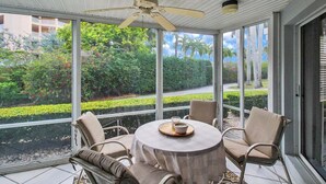 Outdoor dining - Charming Siesta Key Condo With Beach Access - GBB 1318 (Siesta Key)