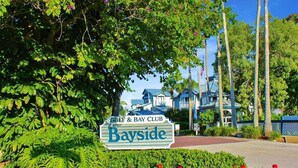 A sign for the Gulf & Bay Club Bayside with a view of the resort buildings in the background. - Charming Siesta Key Condo With Beach Access - GBB 1318 (Siesta Key)