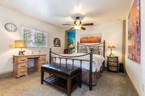 3 bedrooms, desk, WiFi, bed sheets - Classic 3BD and Loft Tahoe Cabin with Hot Tub (Carnelian Bay)