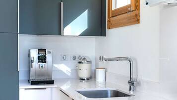 Réfrigérateur, micro-ondes, four, grille-pain