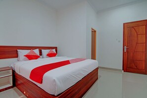 Deluxe Double Room | Laptop workspace, bed sheets - Hotel O Penginapan Sarinah SyariahNearRM Beringin Indah (Pangkalan Kuras)