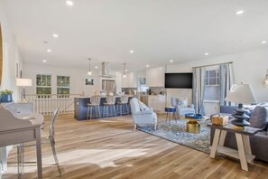 TV, offices - Cute bungalow blocks to Stadium (Annapolis)