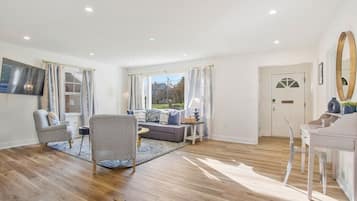 Una televisión, una oficina