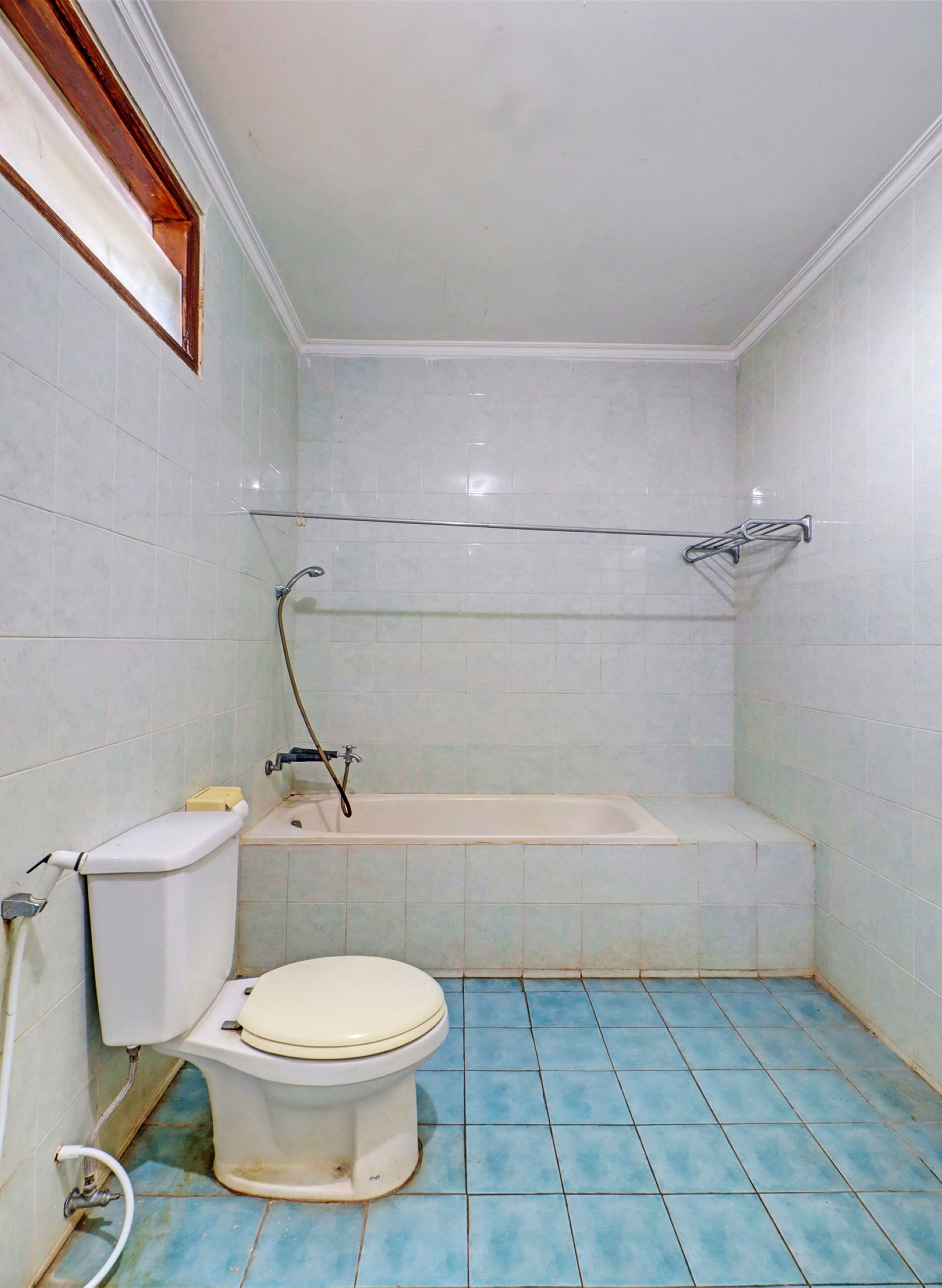 Superior Twin Room | Bathroom | Shower, towels