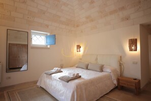 House | 3 bedrooms - TD Trullo Titiro w Wine Cellar Vineyard Pool (Ostuni)