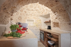 3 bedrooms - TD Trullo Titiro w Wine Cellar Vineyard Pool (Ostuni)