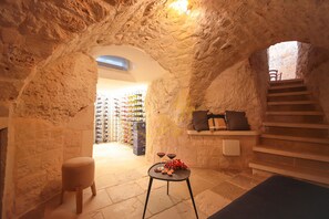 3 bedrooms - TD Trullo Titiro w Wine Cellar Vineyard Pool (Ostuni)