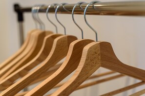 A row of wooden hangers on a metal rack. - Via Lubrano 6 in Pozzuoli (Pozzuoli)