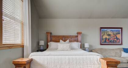 Cozy Valley West Studio | Full Kitchen & Laundry