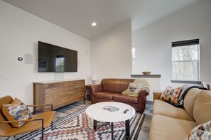 Smart-TV, Bücher, Arbeitsbereiche, Computerbildschirme