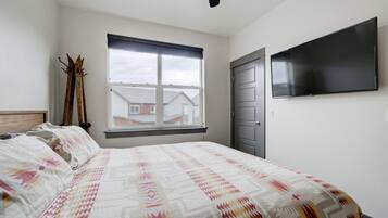 2 bedrooms, desk, iron/ironing board, travel cot