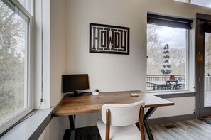 Interior - Spur of the Moment Getaway | Gallatin River Trail (Bozeman)