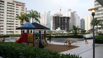 室外泳池