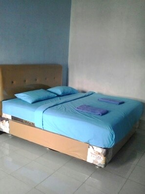 Deluxe Double Room - Hotel O Puri Azzura Danau Ranau Near Danau Ranau Pusri (Muaradua)