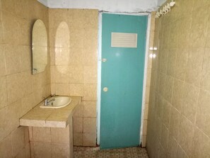 Deluxe Double Room | Bathroom